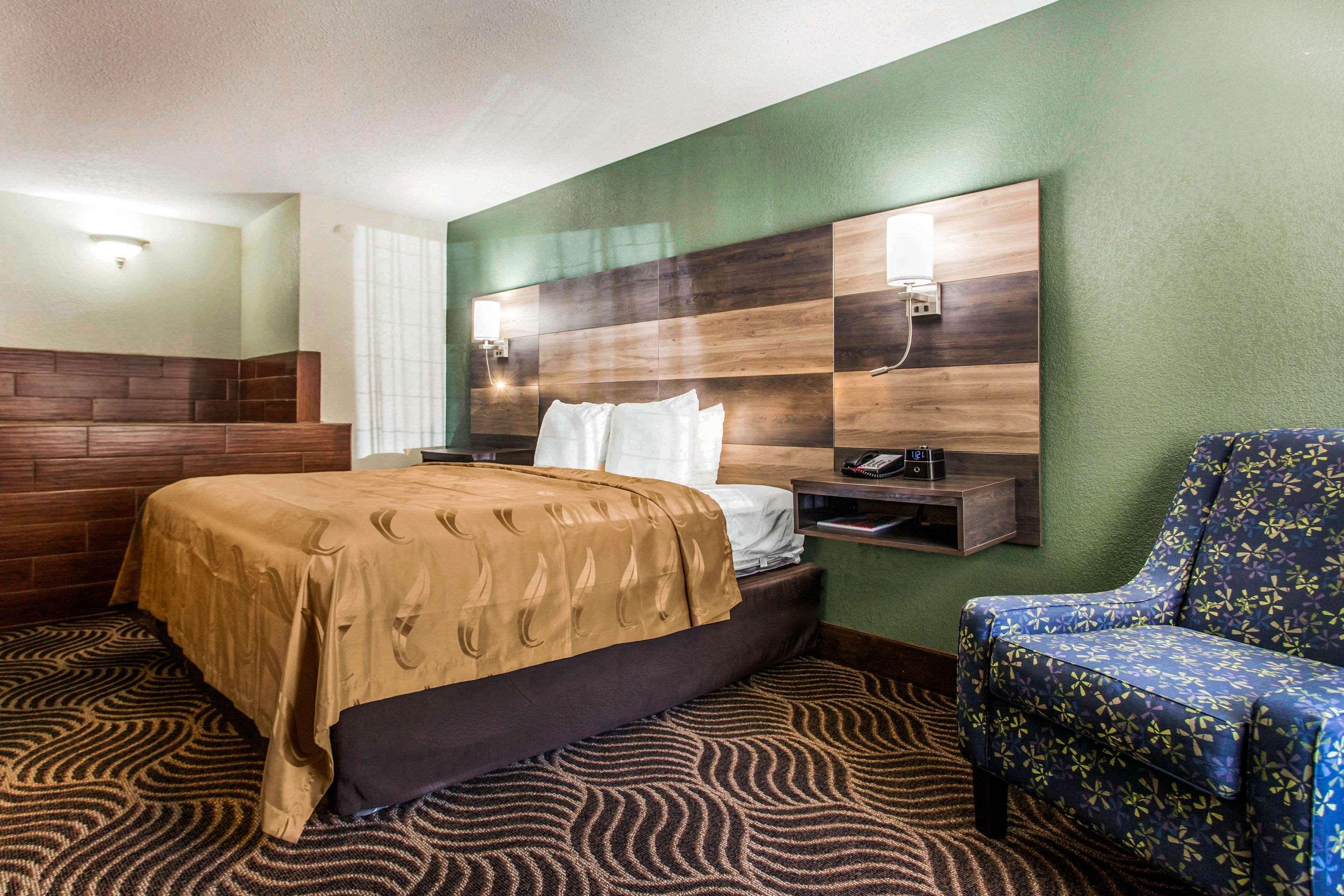 Quality Inn Блек-Маунтін Екстер'єр фото