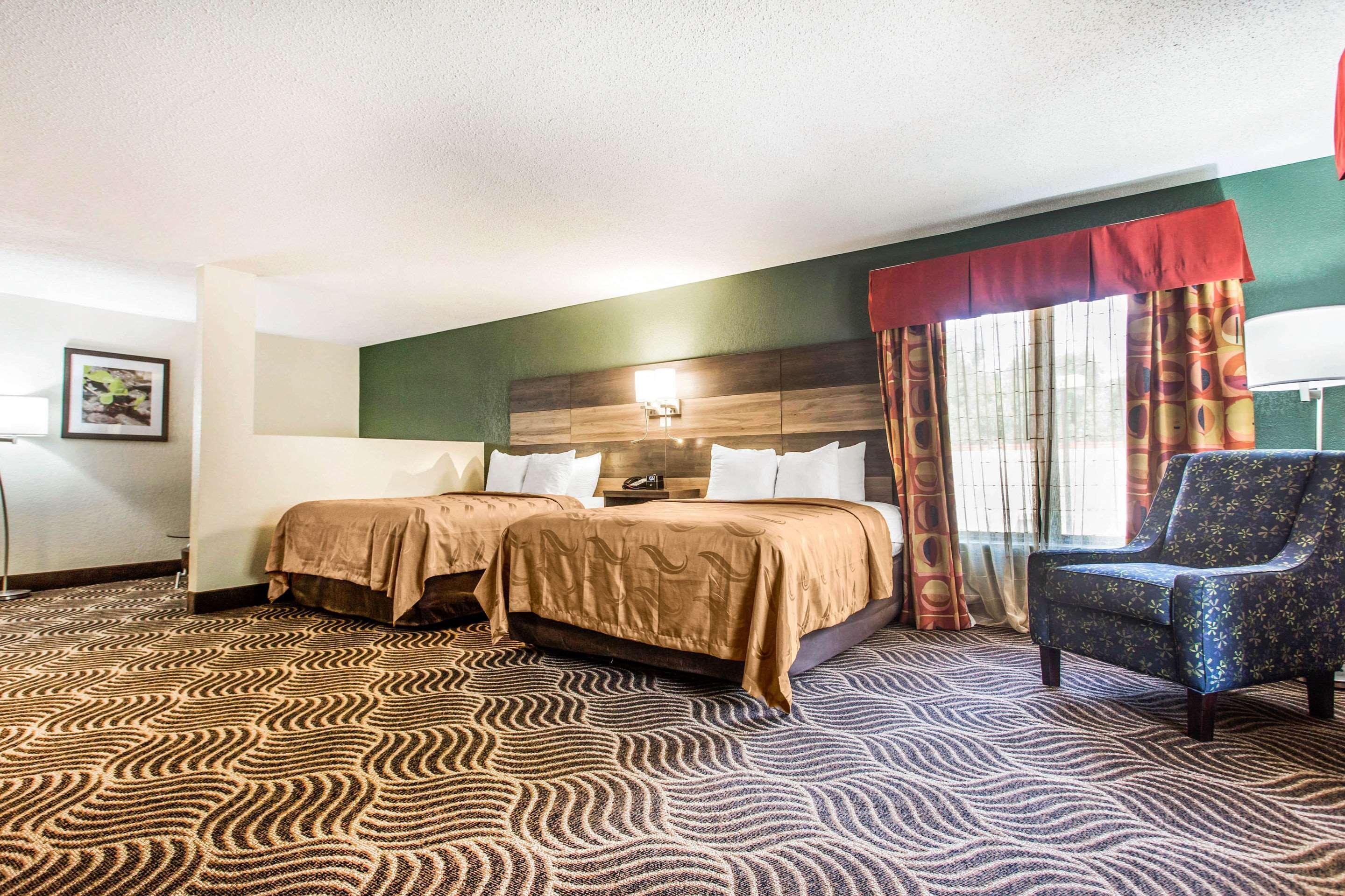Quality Inn Блек-Маунтін Екстер'єр фото