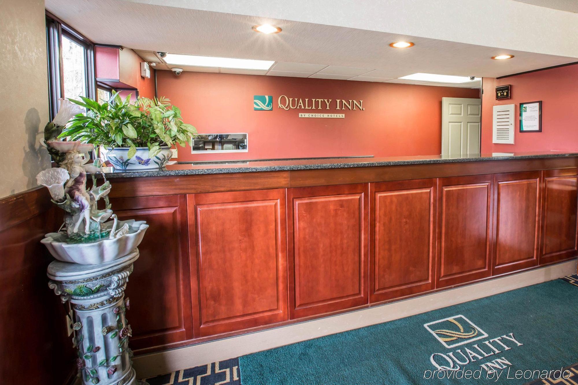Quality Inn Блек-Маунтін Екстер'єр фото