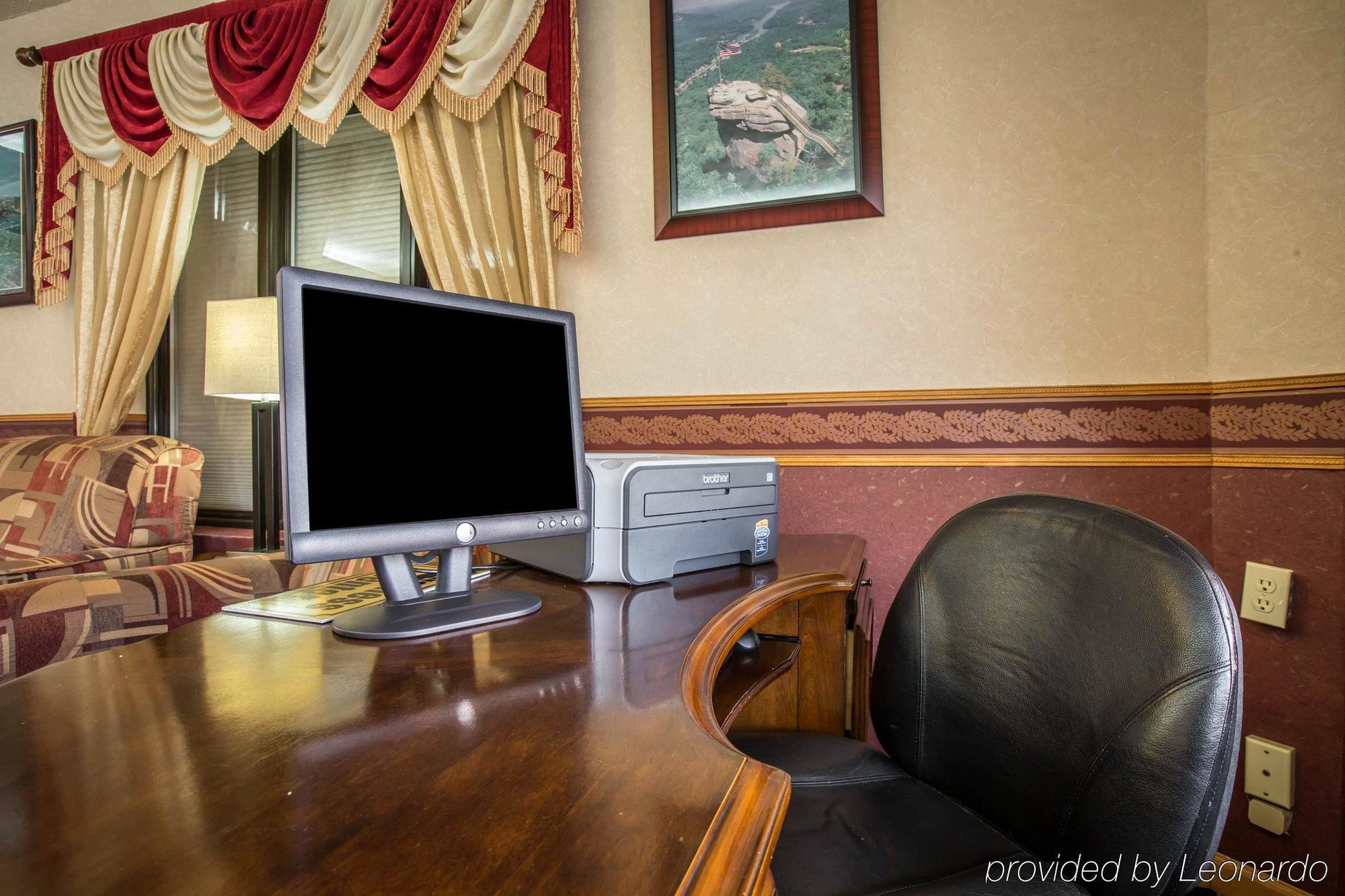 Quality Inn Блек-Маунтін Екстер'єр фото