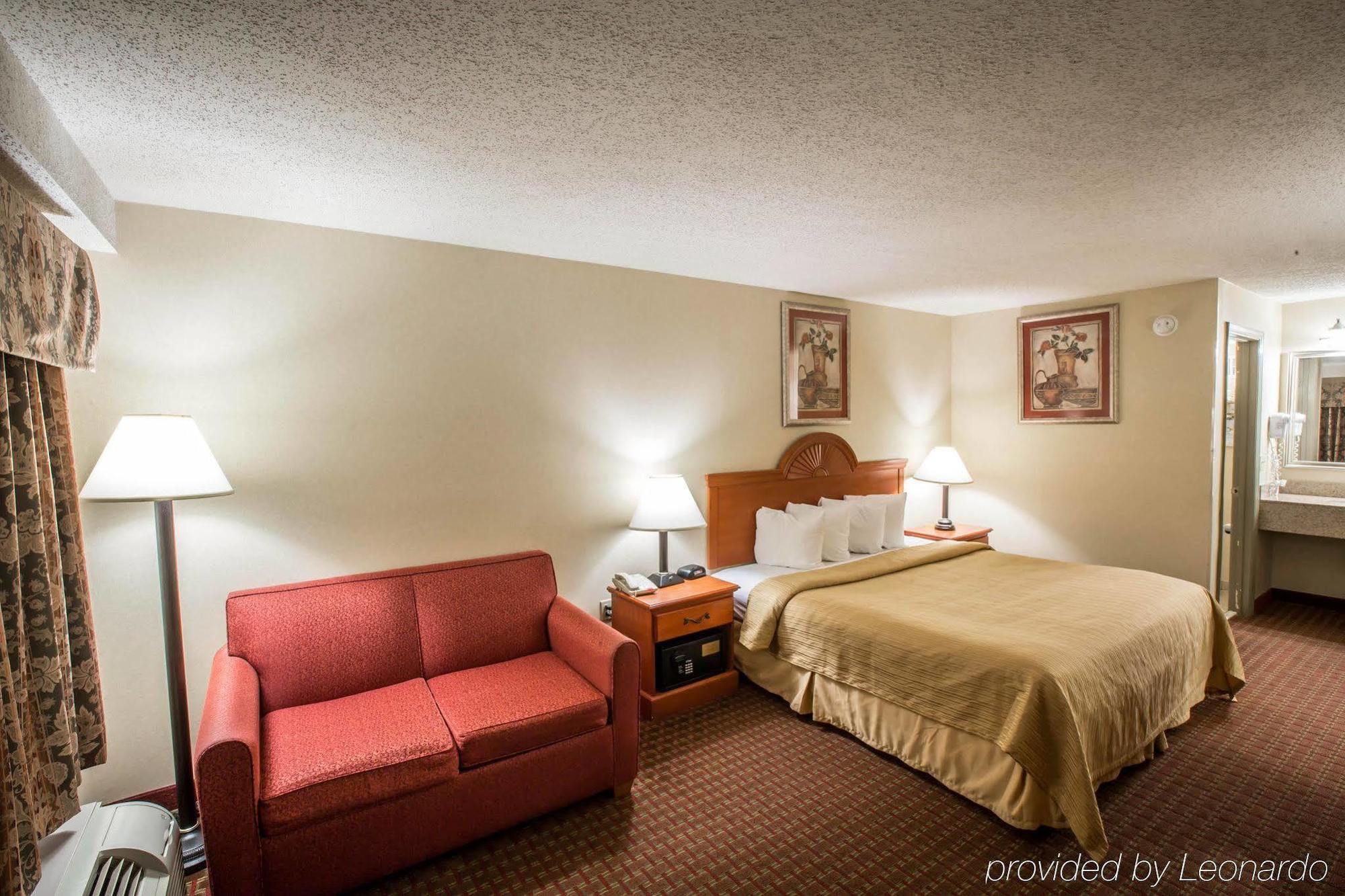 Quality Inn Блек-Маунтін Екстер'єр фото